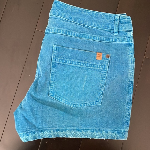ROOTS- Cutest bright blue denim shorts (26) - Picture 4 of 4